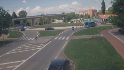 Křižovatka ulic Velká Dlážka a Polní