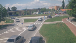 Křižovatka ulic Velká Dlážka a Polní
