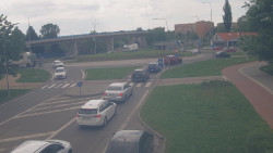 Křižovatka ulic Velká Dlážka a Polní
