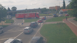 Křižovatka ulic Velká Dlážka a Polní