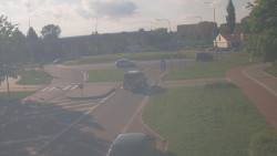 Křižovatka ulic Velká Dlážka a Polní