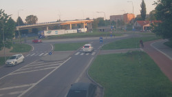 Křižovatka ulic Velká Dlážka a Polní