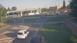 Křižovatka ulic Velká Dlážka a Polní