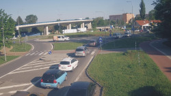 Křižovatka ulic Velká Dlážka a Polní
