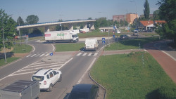 Křižovatka ulic Velká Dlážka a Polní