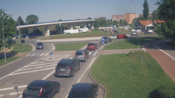 Křižovatka ulic Velká Dlážka a Polní