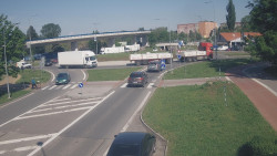 Křižovatka ulic Velká Dlážka a Polní