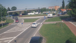 Křižovatka ulic Velká Dlážka a Polní