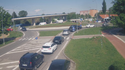 Křižovatka ulic Velká Dlážka a Polní