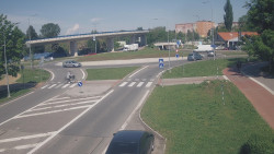 Křižovatka ulic Velká Dlážka a Polní