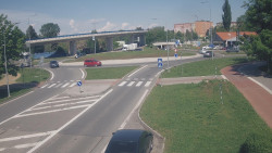 Křižovatka ulic Velká Dlážka a Polní
