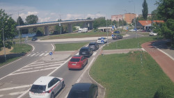 Křižovatka ulic Velká Dlážka a Polní