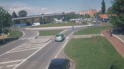 Křižovatka ulic Velká Dlážka a Polní