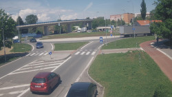 Křižovatka ulic Velká Dlážka a Polní