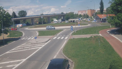 Křižovatka ulic Velká Dlážka a Polní