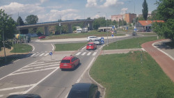 Křižovatka ulic Velká Dlážka a Polní