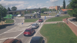 Křižovatka ulic Velká Dlážka a Polní