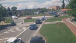 Křižovatka ulic Velká Dlážka a Polní