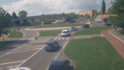 Křižovatka ulic Velká Dlážka a Polní