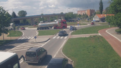 Křižovatka ulic Velká Dlážka a Polní