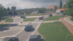 Křižovatka ulic Velká Dlážka a Polní