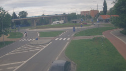 Křižovatka ulic Velká Dlážka a Polní
