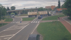 Křižovatka ulic Velká Dlážka a Polní
