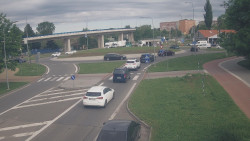 Křižovatka ulic Velká Dlážka a Polní