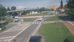 Křižovatka ulic Velká Dlážka a Polní