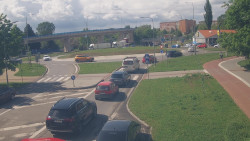 Křižovatka ulic Velká Dlážka a Polní
