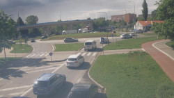 Křižovatka ulic Velká Dlážka a Polní