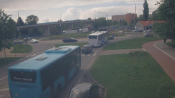 Křižovatka ulic Velká Dlážka a Polní