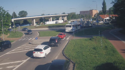 Křižovatka ulic Velká Dlážka a Polní