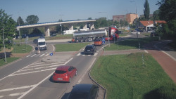 Křižovatka ulic Velká Dlážka a Polní