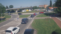 Křižovatka ulic Velká Dlážka a Polní