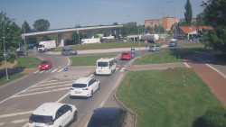 Křižovatka ulic Velká Dlážka a Polní