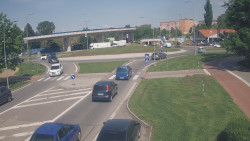 Křižovatka ulic Velká Dlážka a Polní