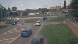 Křižovatka ulic Velká Dlážka a Polní