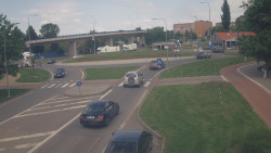 Křižovatka ulic Velká Dlážka a Polní