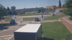 Křižovatka ulic Velká Dlážka a Polní