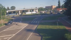 Křižovatka ulic Velká Dlážka a Polní