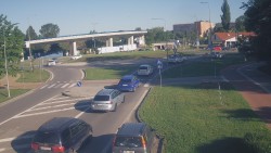 Křižovatka ulic Velká Dlážka a Polní