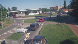 Křižovatka ulic Velká Dlážka a Polní