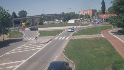 Křižovatka ulic Velká Dlážka a Polní