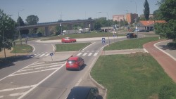 Křižovatka ulic Velká Dlážka a Polní