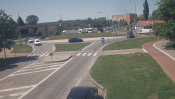 Křižovatka ulic Velká Dlážka a Polní