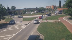 Křižovatka ulic Velká Dlážka a Polní