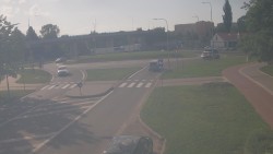 Křižovatka ulic Velká Dlážka a Polní
