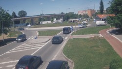 Křižovatka ulic Velká Dlážka a Polní