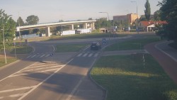 Křižovatka ulic Velká Dlážka a Polní